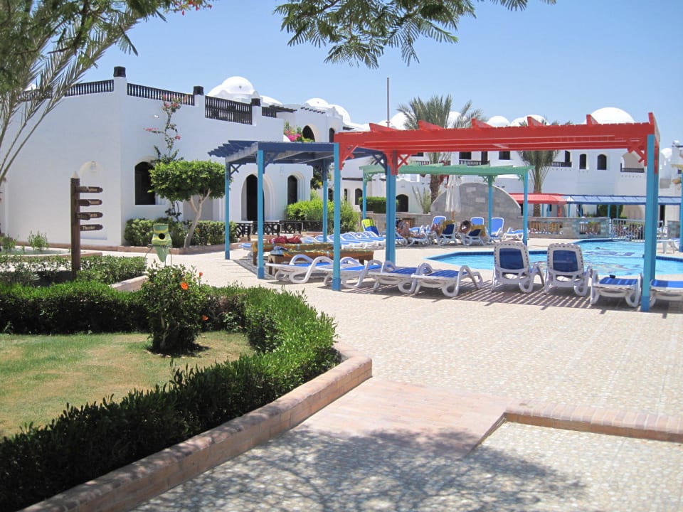 Pool mit Pizzeria Arabella Azur Resort