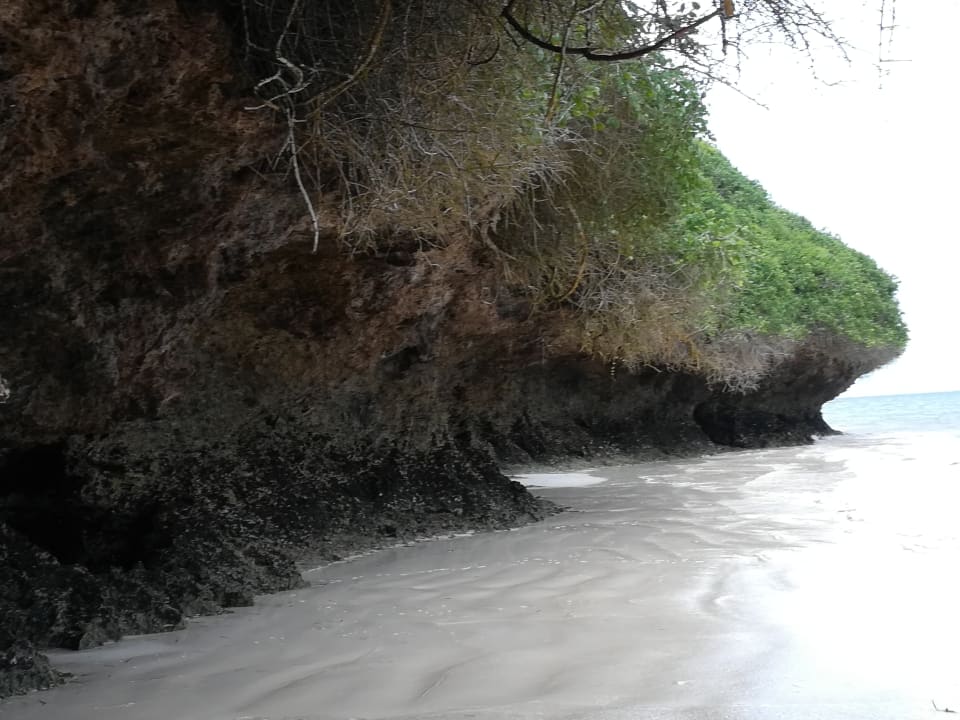 Strand Travellers Beach Hotel & Club