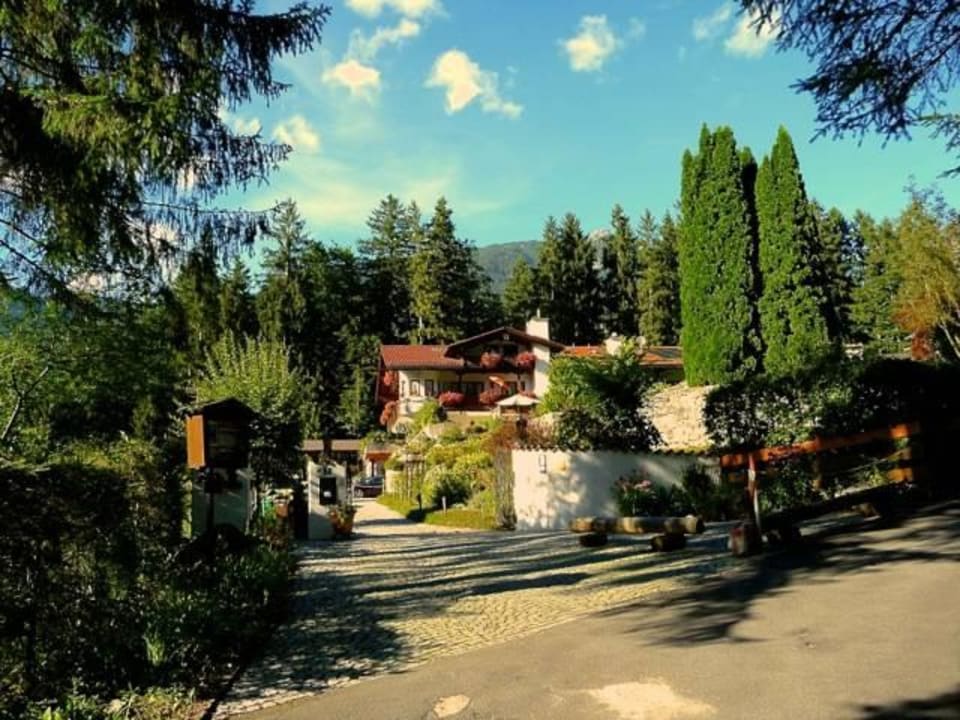 Einfahrt Hotel Landhaus 'Zum Jeremia'
