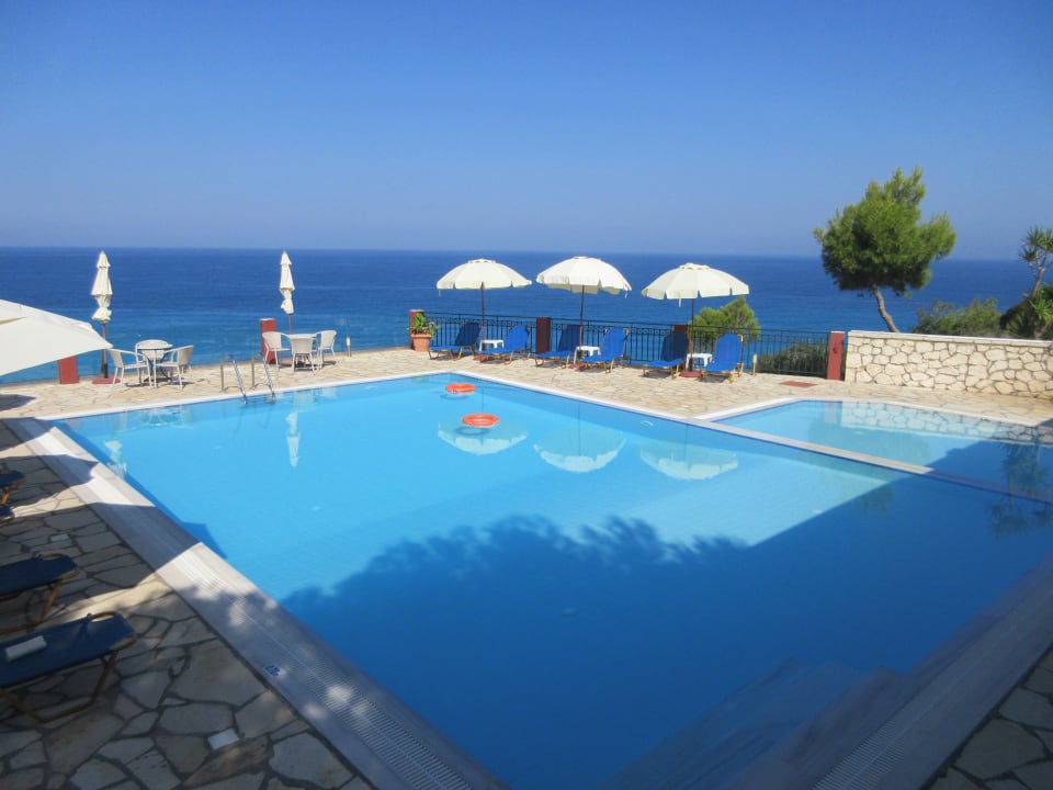 Pool Aparthotel Sirios