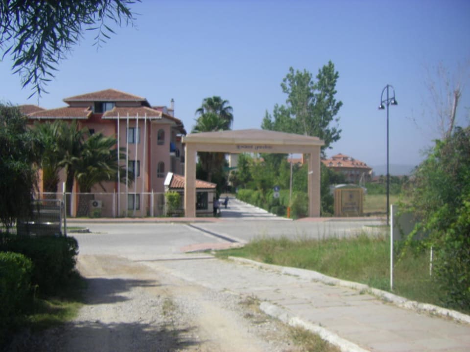 Eingang Hotel Süral Garden