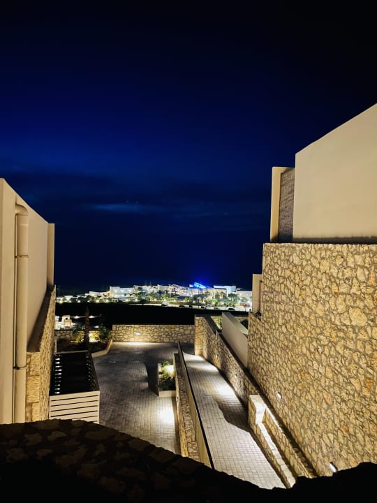 Ausblick The Royal Senses Resort, Curio Collection by Hilton