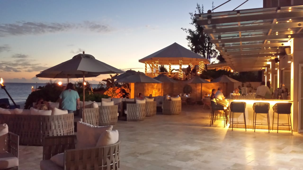 Gastro Sea Breeze Beach House - All Inclusive