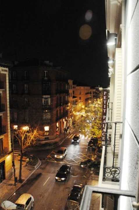 Aussicht vom Zimmer auf die Calle Jorge-Juan Hotel Petit Palace Art Gallery
