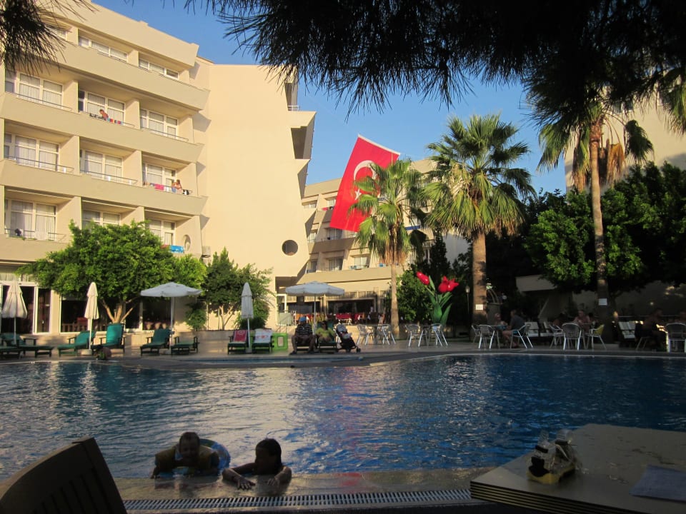 Odpoledne u bazénu Nerton Hotel - Erwachsenenhotel ab 16 Jahren