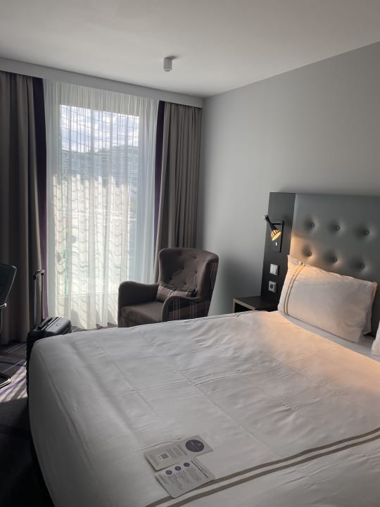 Zimmer Premier Inn Stuttgart City Centre Hotel