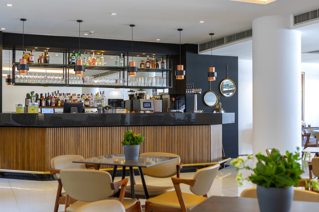 Gastro Crystal Springs Beach Hotel