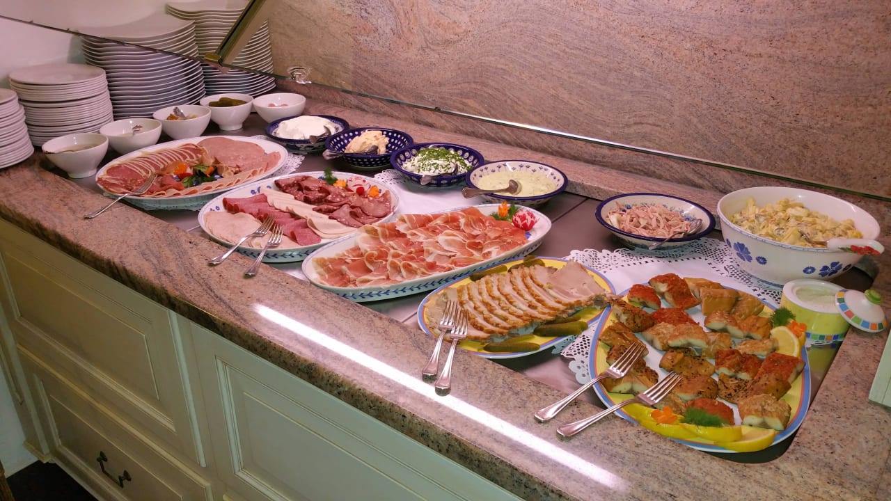 Frühstücks  Buffet toll Hotel Maier zum Kirschner