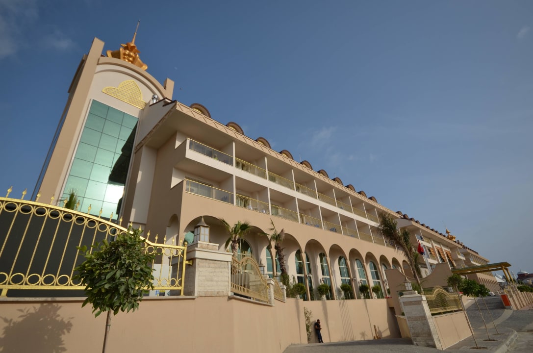 Charme Palace  Well Palace Side