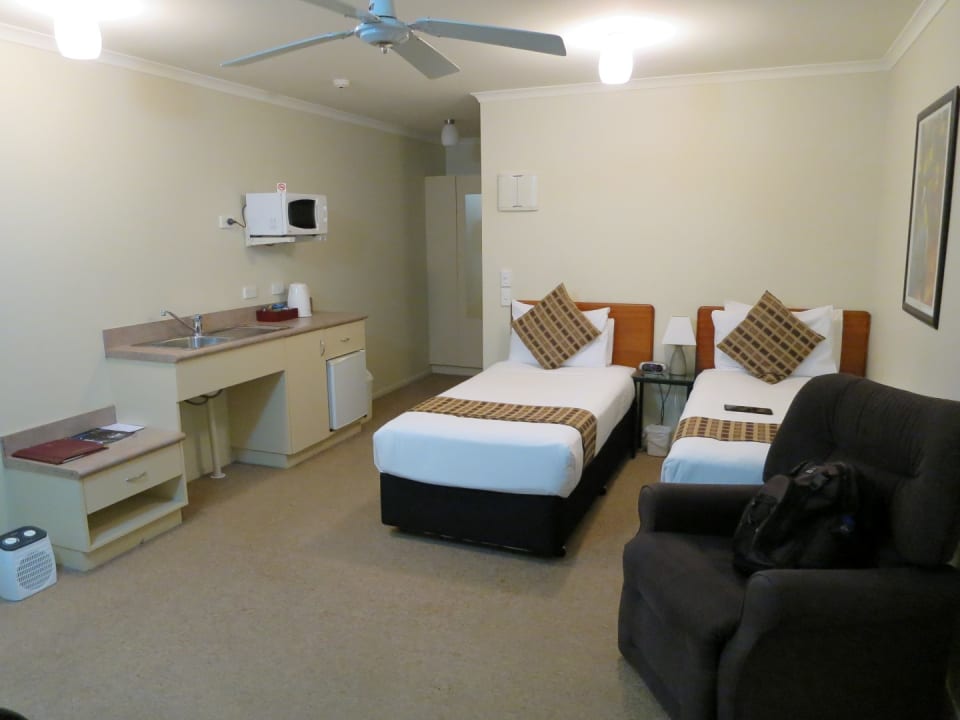 Zimmer BKs Pioneer Motel