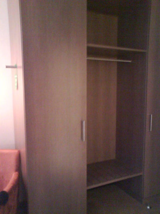 Schrank IntercityHotel Hannover