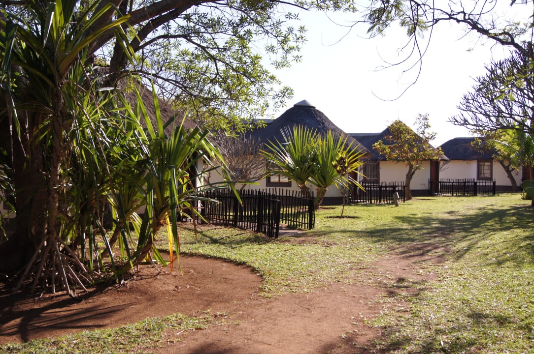 Roundtables Cheetah Inn Lodge
