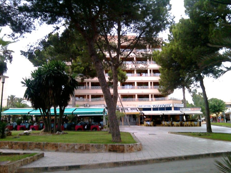 Blick zum Hotel von Strandseite Ponent Apartamentos