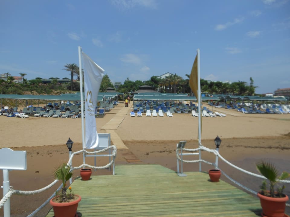 Blick vom Steg zum Hotel Dobedan Beach Resort Comfort