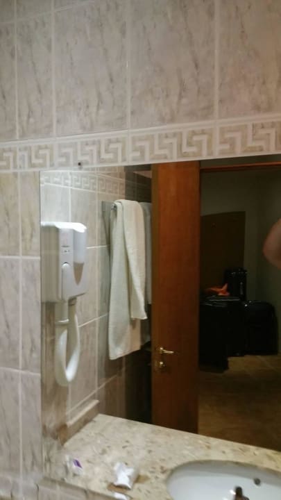 Schmutz und Dreck, wo man auch hinschaut. Hotel Erma