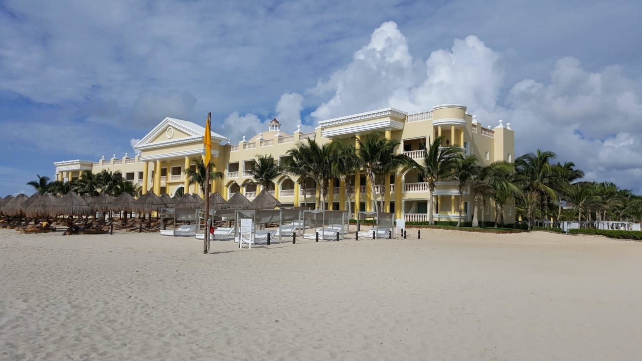 Strand mit Gebäude Nr.71 JOIA Paraiso by Iberostar
