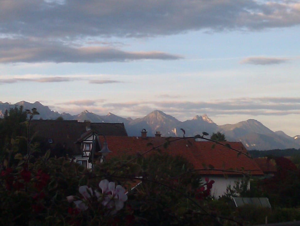Ausblick vom Balkon (Straßenseite) Alpchalet Schwanstein