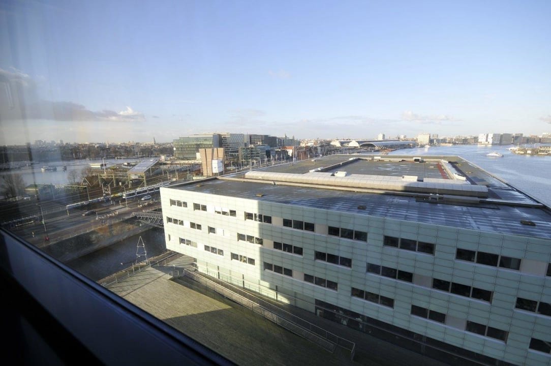 Blick aus dem Zimmer (Westseite) Mövenpick Hotel Amsterdam City Centre