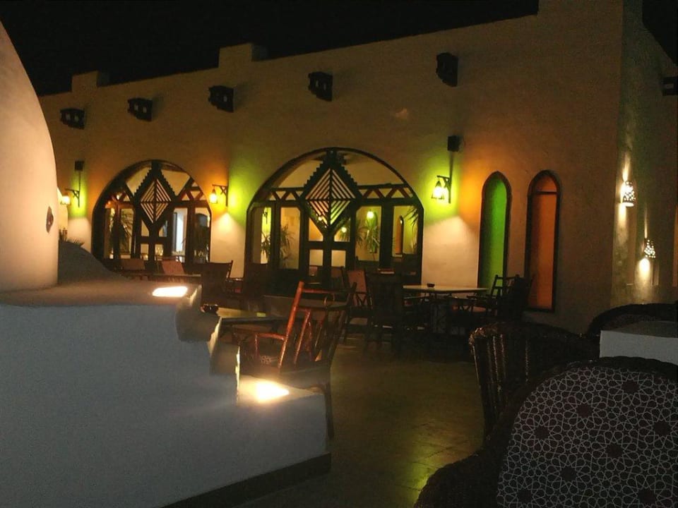 Shischa-Bar mit herrlichem Ausblick auf dem "Dach" Arabella Azur Resort