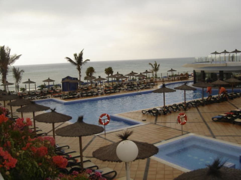 Pool mit Meer allsun App.-Hotel Barlovento