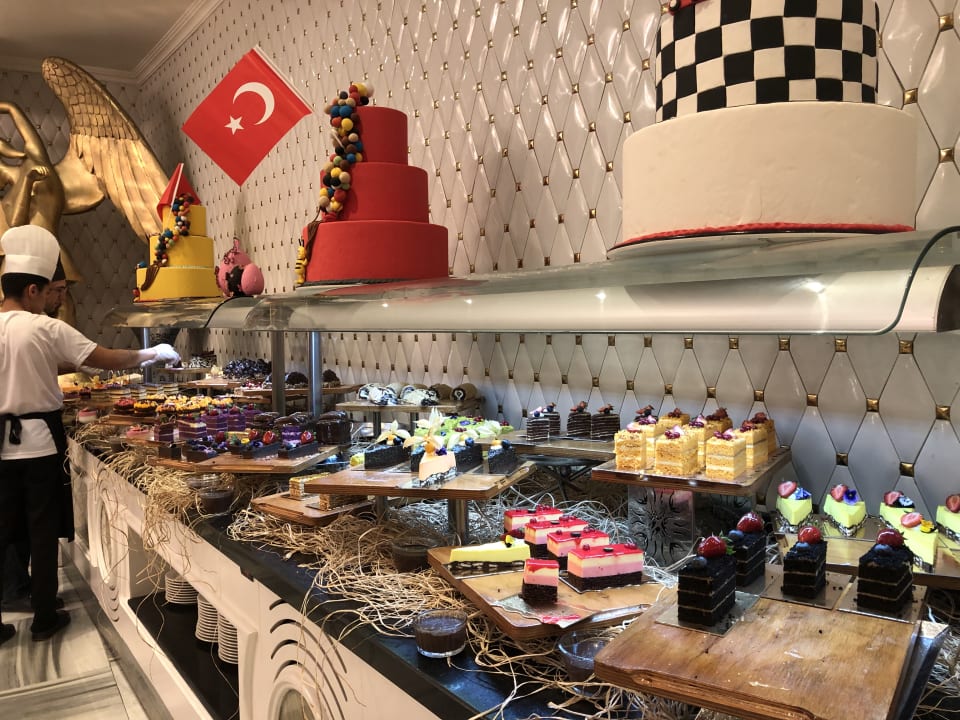 Gastro Azura Deluxe Resort & Spa Hotel