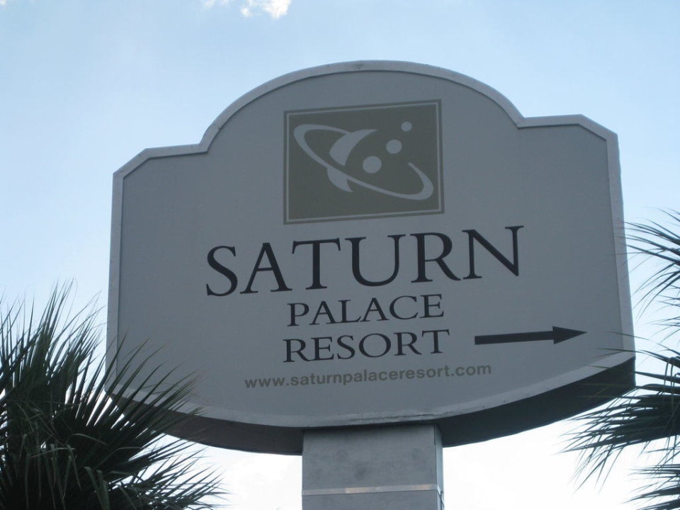 Hoteleinfahrt Saturn Palace Resort Hotel