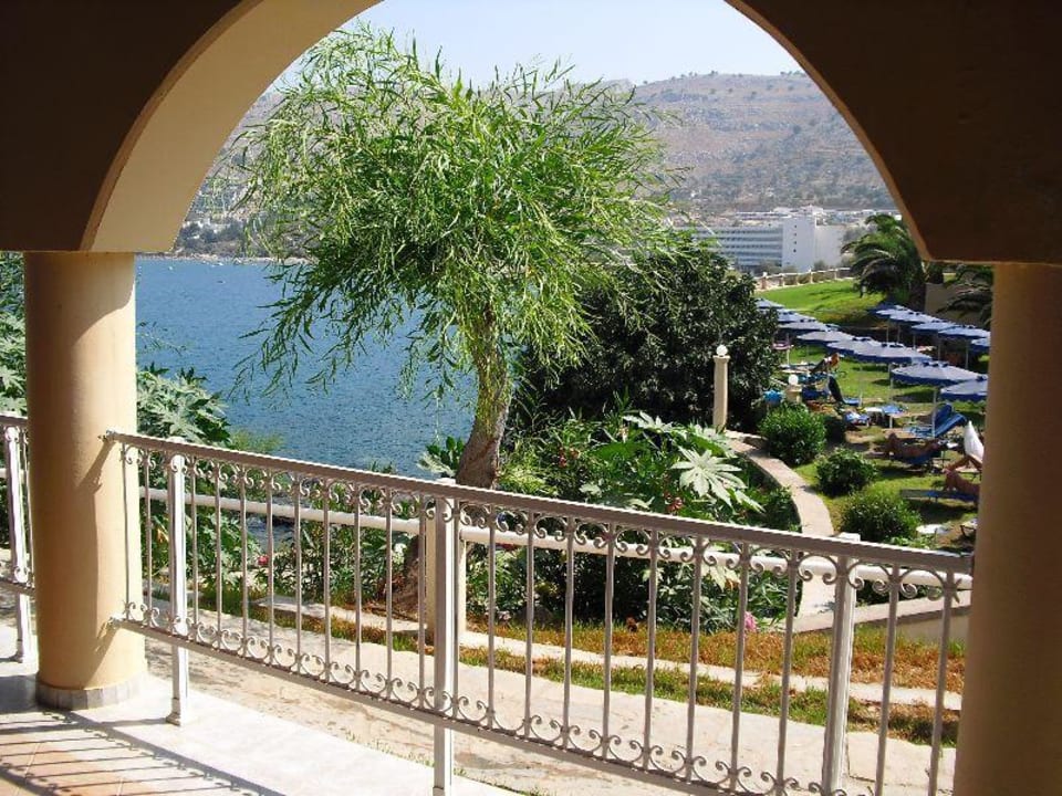 Ausblick vom Mittagsrestaurant auf die Bucht  Lindos Royal Resort