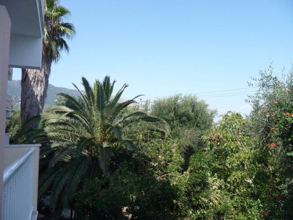 Widok z balkonu Hotel Ipsos Beach