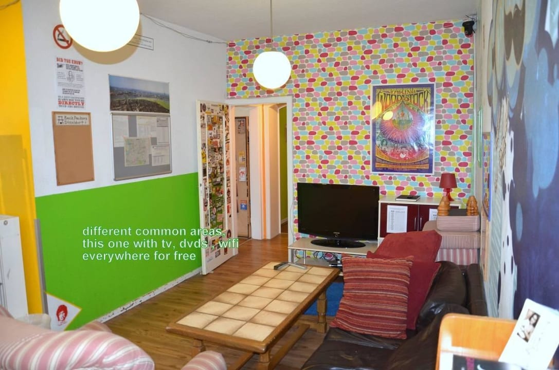 Gemütliche Aufenthaltsräume mit TV Hostel Backpackers Düsseldorf