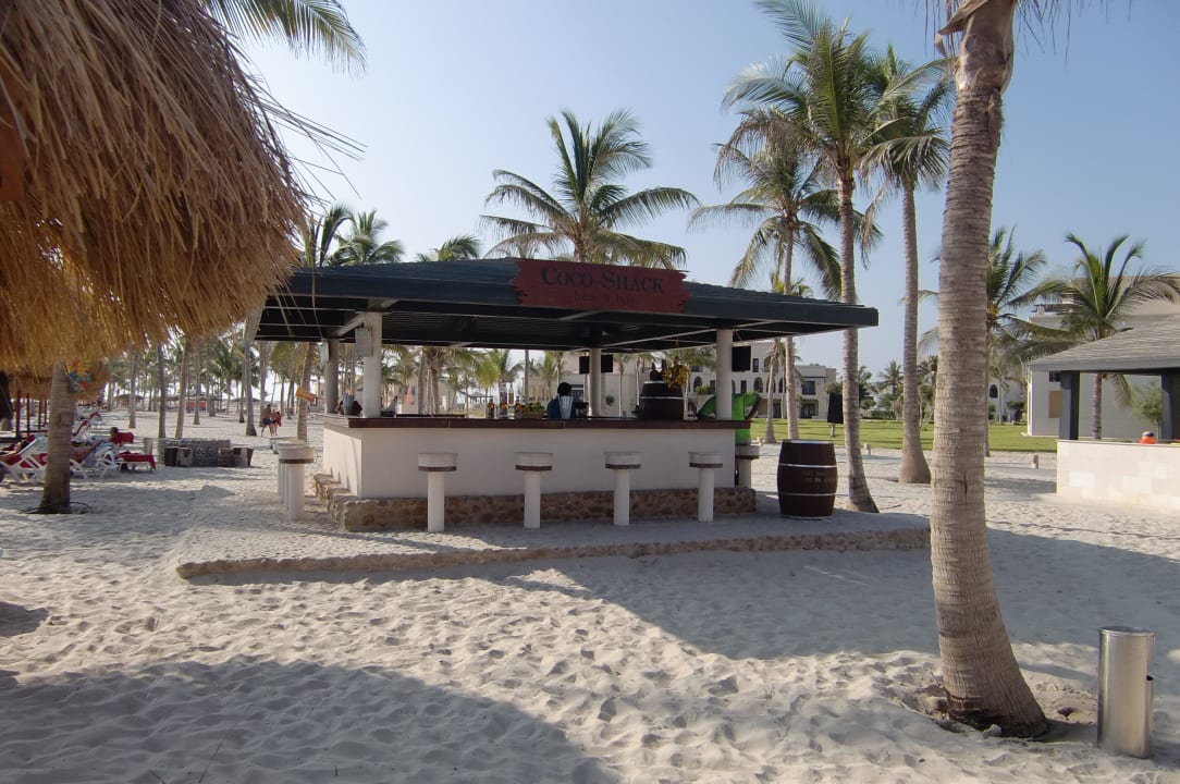 Coco-Shark-Bar direkt am Strand Salalah Rotana Resort