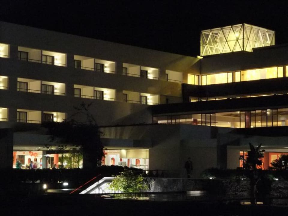 Auch im Dunkeln schön anzusehen Hotel Costa Calero