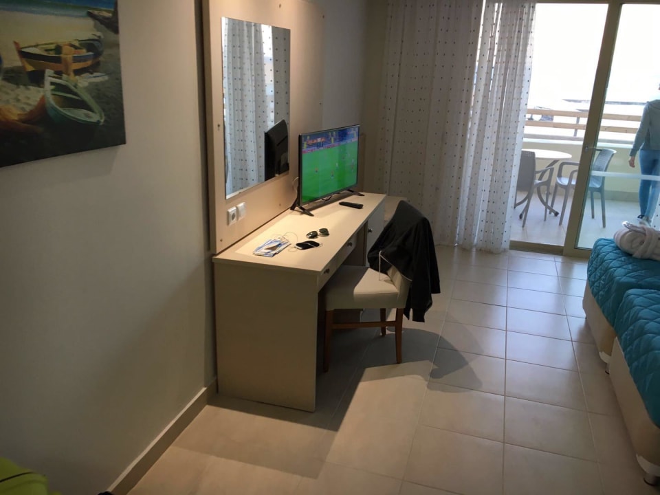 Zimmer Grand Blue Beach Hotel