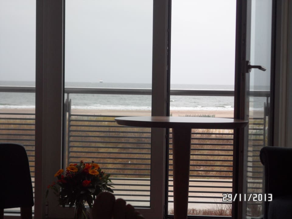 Blick vom Bett in Zimmer 207 Strand-Hotel Hübner
