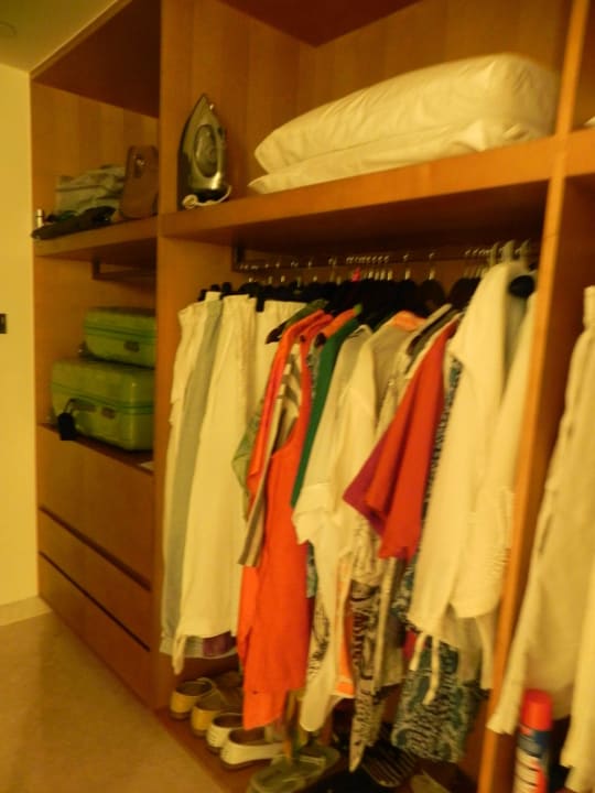 Dressing room Park Hyatt Abu Dhabi Hotel and Villas