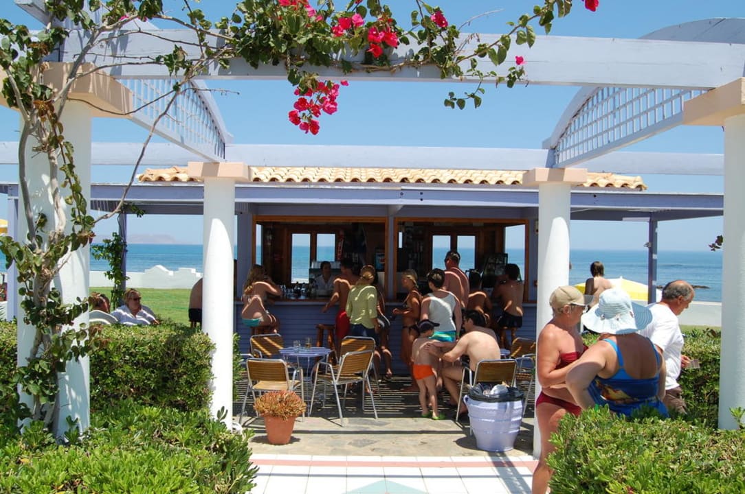 Bar przy basenie Hotel Serita Beach