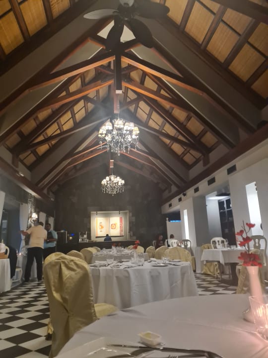 Gastro Crystals Beach Resort Belle Mare, a member of Radisson Individuals