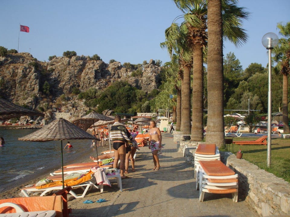 Am Strand entlang Turunc Resort Hotel