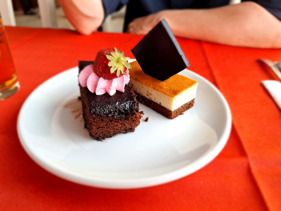 Gastro Seaden Corolla Hotel