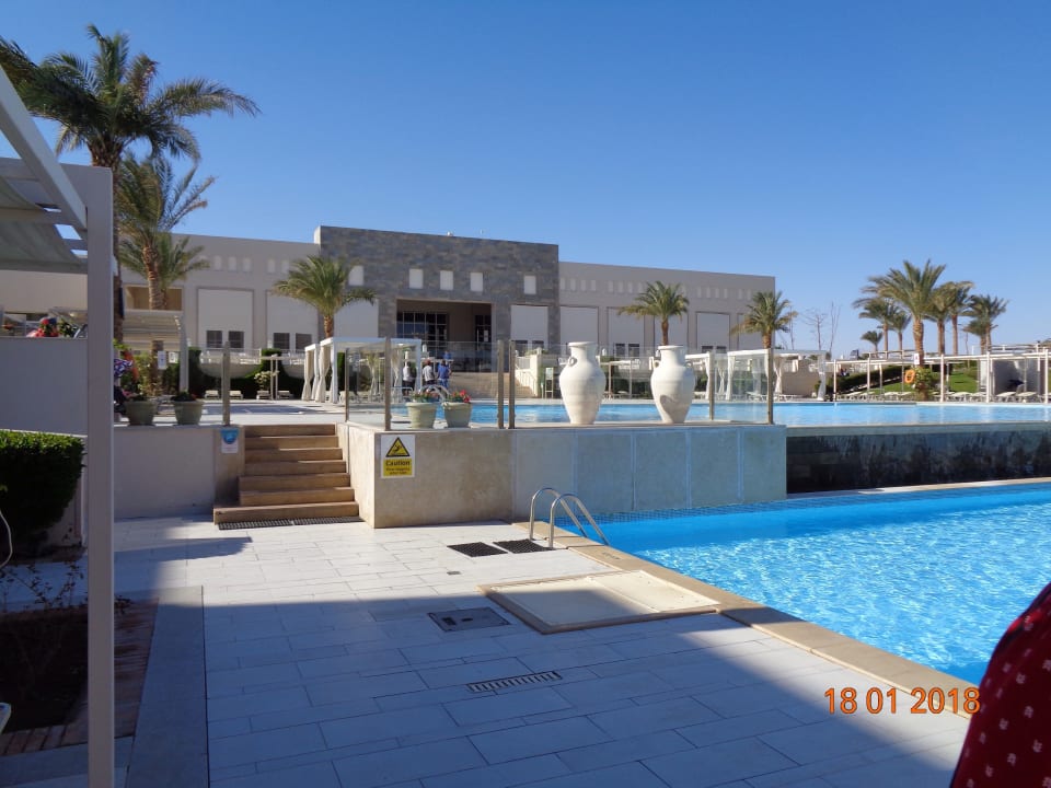 Pool mit Liquid Bar Jaz Aquaviva