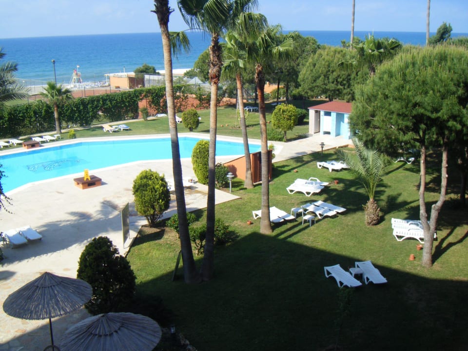 Ruhe Pool Club Turtas Beach Hotel