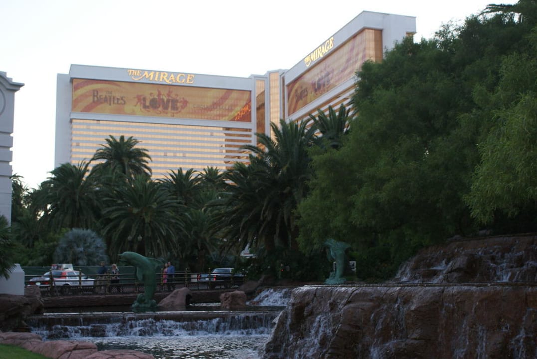 Hotel z zewnatrz The Mirage