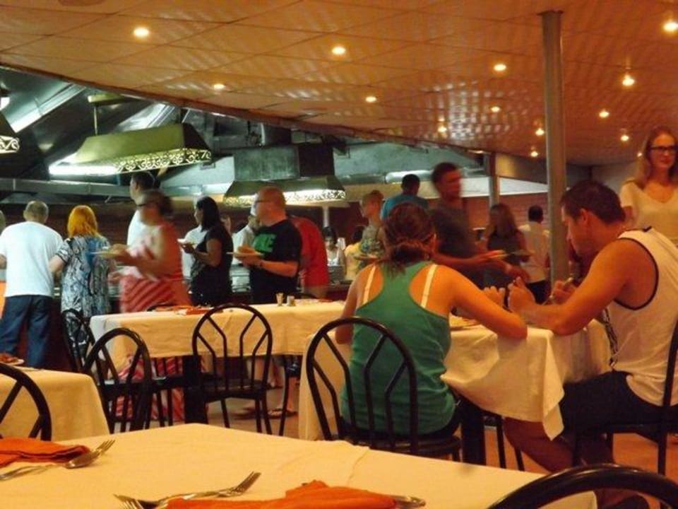 Immer riesen Ansturm und zu wenig Platz Lotus Bay Beach Resort