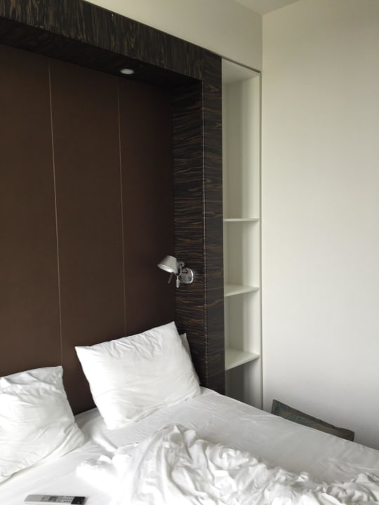 Bett Motel One Wiesbaden