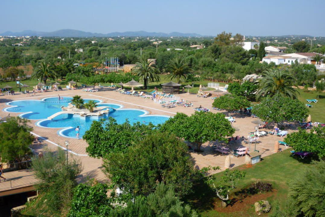 Außenanlage Pool und Liegewiese Hotel Mariant Park