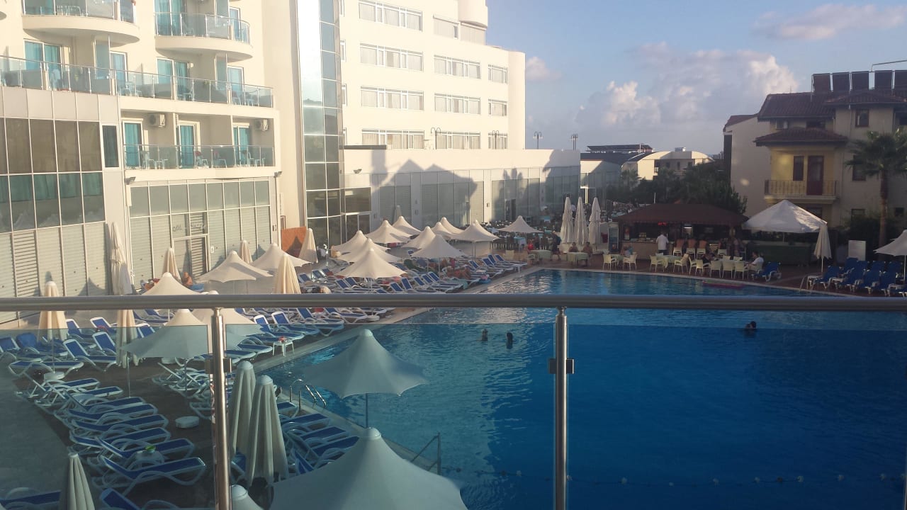 Blick vom Lobbybalkon Narcia Resort Side