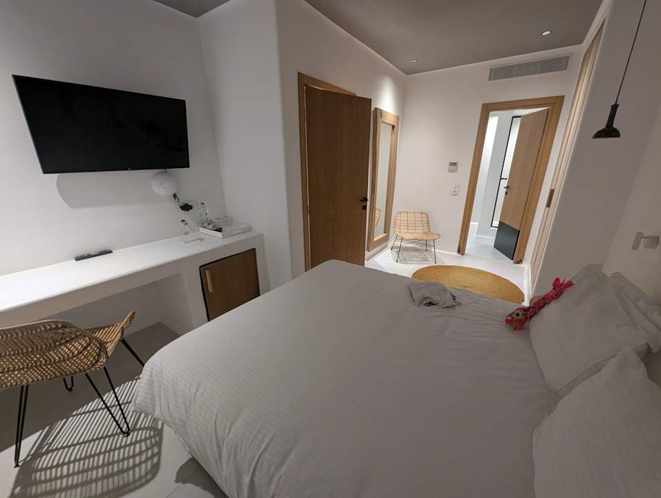 Zimmer Adorno Beach Hotel and Suites