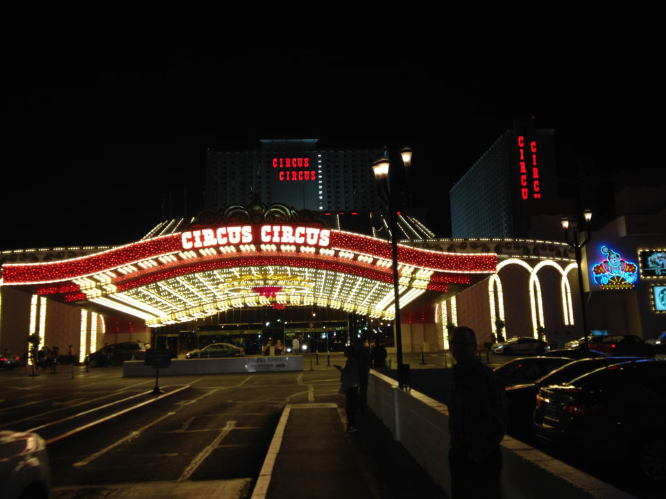Außenansicht Hotel Circus Circus
