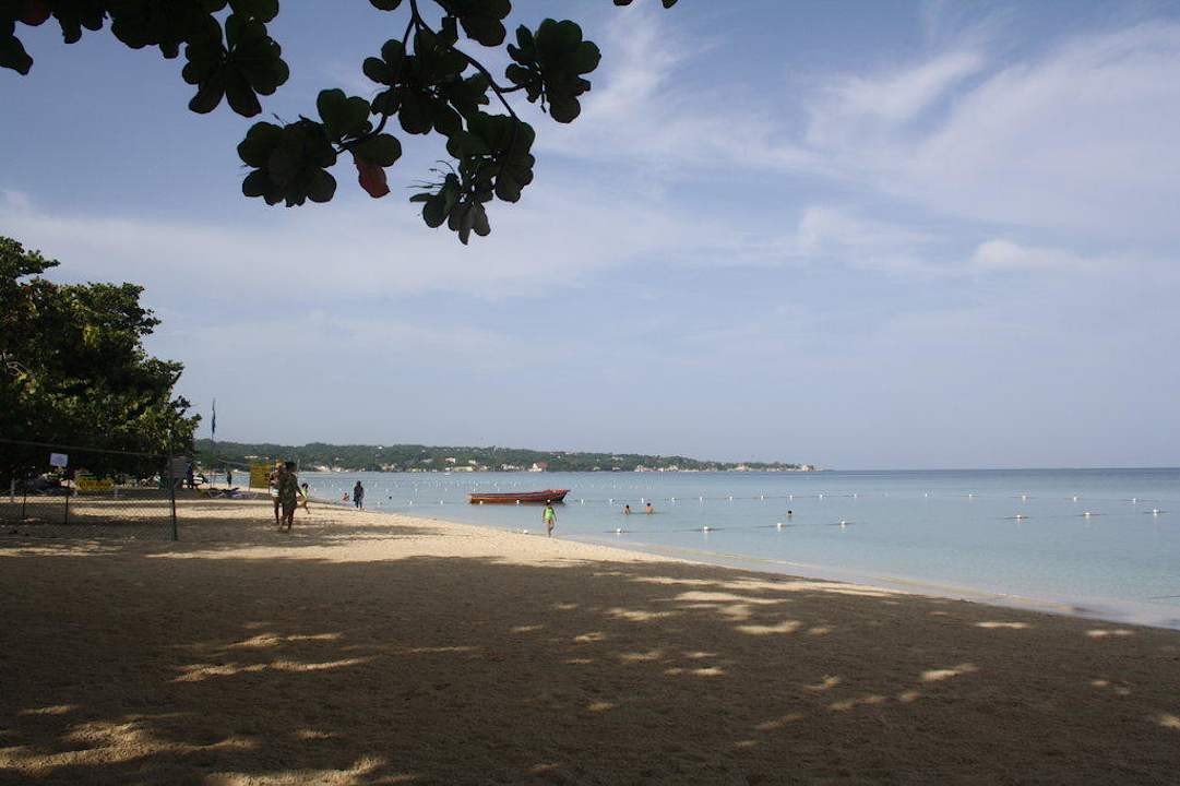 Ausblick links Hotel Grand Pineapple Beach Negril