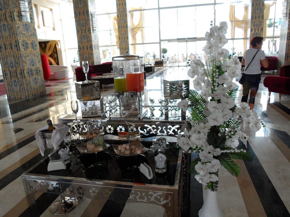 Eingang Lobby Azura Deluxe Resort & Spa Hotel