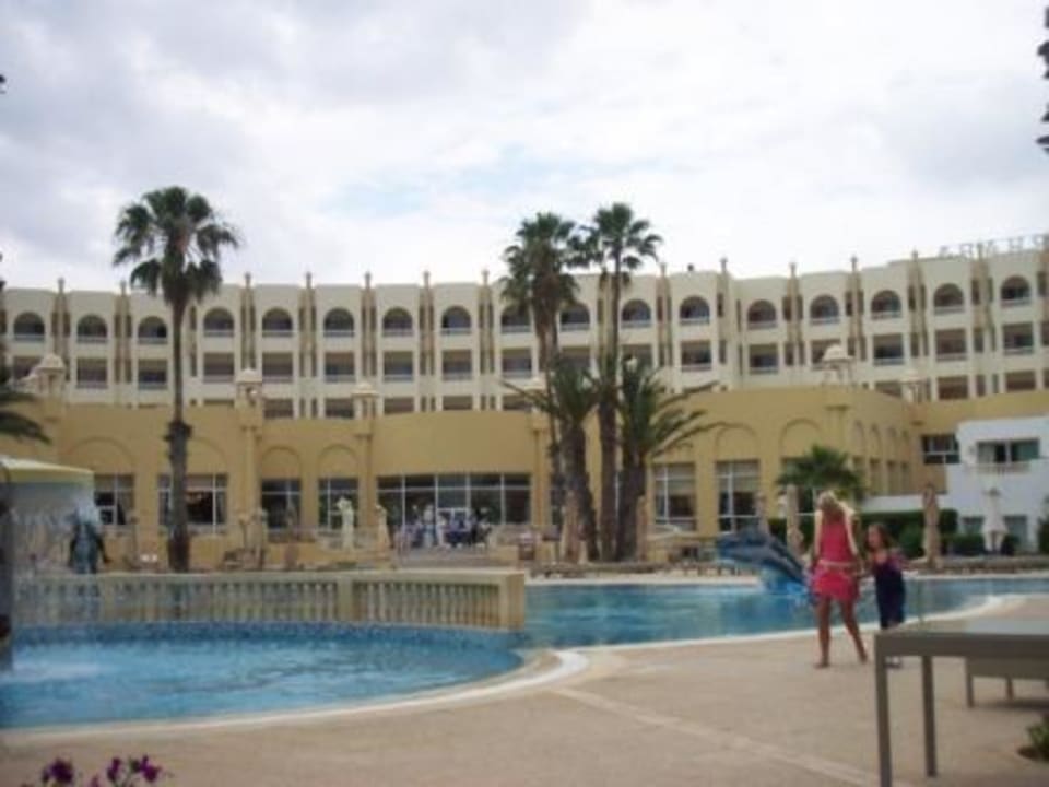 Rückansicht mit Teil vom 1.Pool Steigenberger Marhaba Thalasso Hammamet